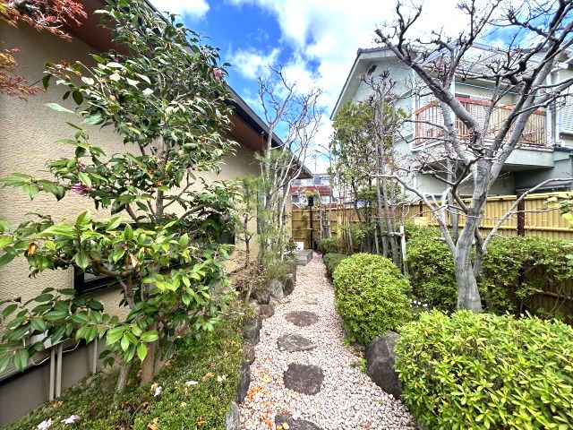 2LDK Detached House in Takarazuka, Hyogo - 79.8M Yen - Image 1