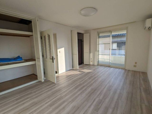 5DK House for Sale in Wakayama City, 153 sqm, 2 Parking Spaces - Thumbnail 4