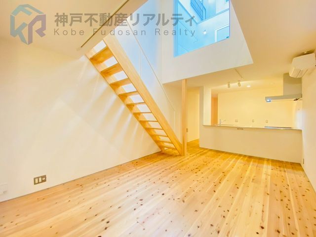 2023 Modern House Near Sumakaihinkoen Station, Kobe - Thumbnail 2