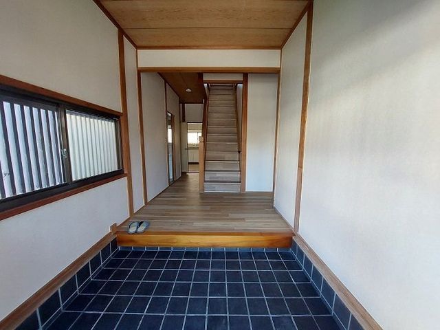 Renovated 6DK House with Garage & Garden in Kumatori, Osaka - Thumbnail 3