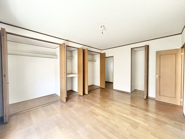 5LDK Detached House for Sale in Matsubara, Osaka - Thumbnail 4
