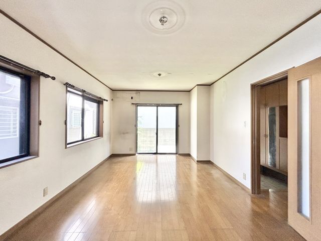 5LDK Detached House for Sale in Matsubara, Osaka - Thumbnail 3