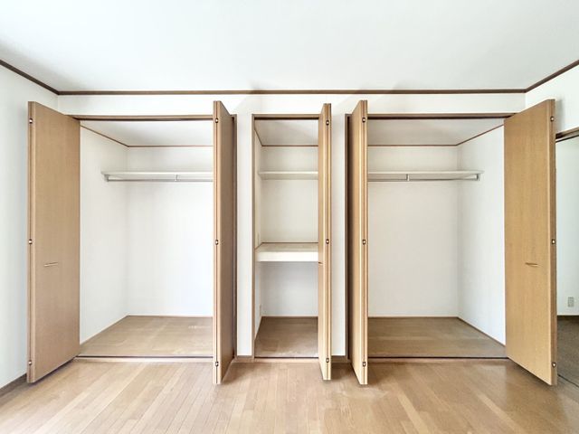 5LDK Detached House for Sale in Matsubara, Osaka - Thumbnail 2