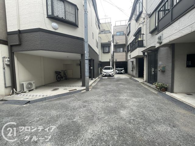4-Story 4LDK Steel House for Sale in Hirano, Osaka - Thumbnail 2
