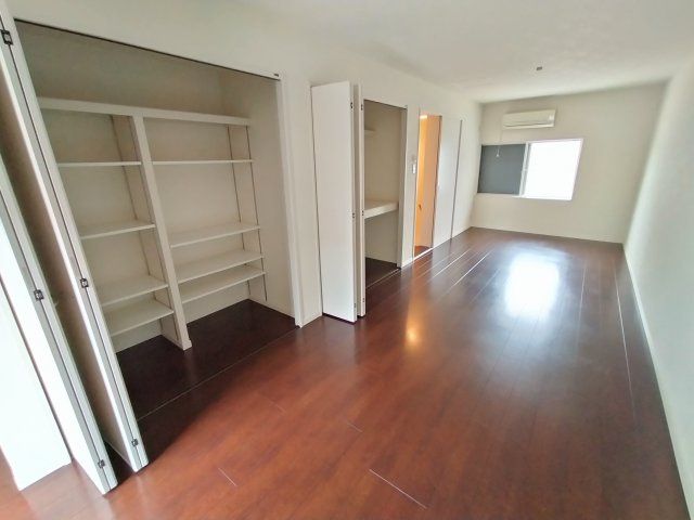 Used Terraced House 1DK in Ikuno-ku, Osaka - 69m² - Thumbnail 3