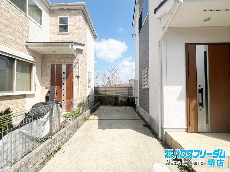 Spacious 3LDK House for Sale in Sakai City, Osaka - Thumbnail 2
