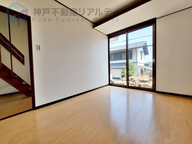 Renovated 4DK Wooden House with Engawa in Kobe's Nagata Ward - Thumbnail 2