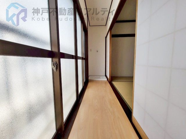 Renovated 4DK Wooden House with Engawa in Kobe's Nagata Ward - Thumbnail 3