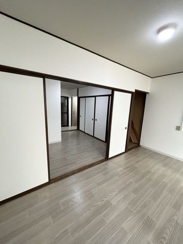 Renovated 1LDK Terrace House for Sale Near Ebisu Station, Osaka - Thumbnail 3