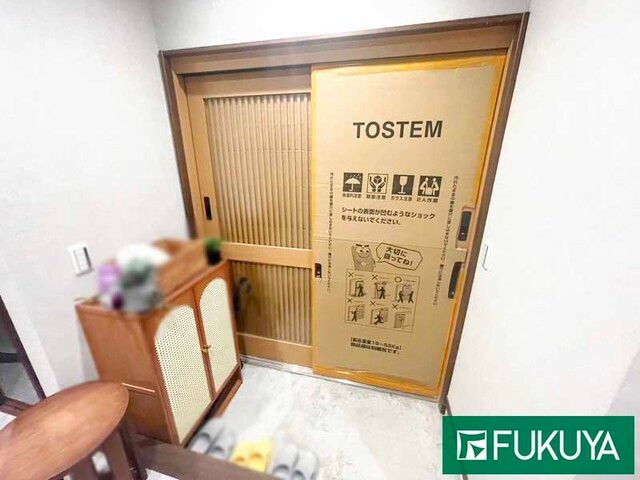 Renovated 127-Year-Old Terrace House for Sale Near Taisho Station, Osaka - Thumbnail 2