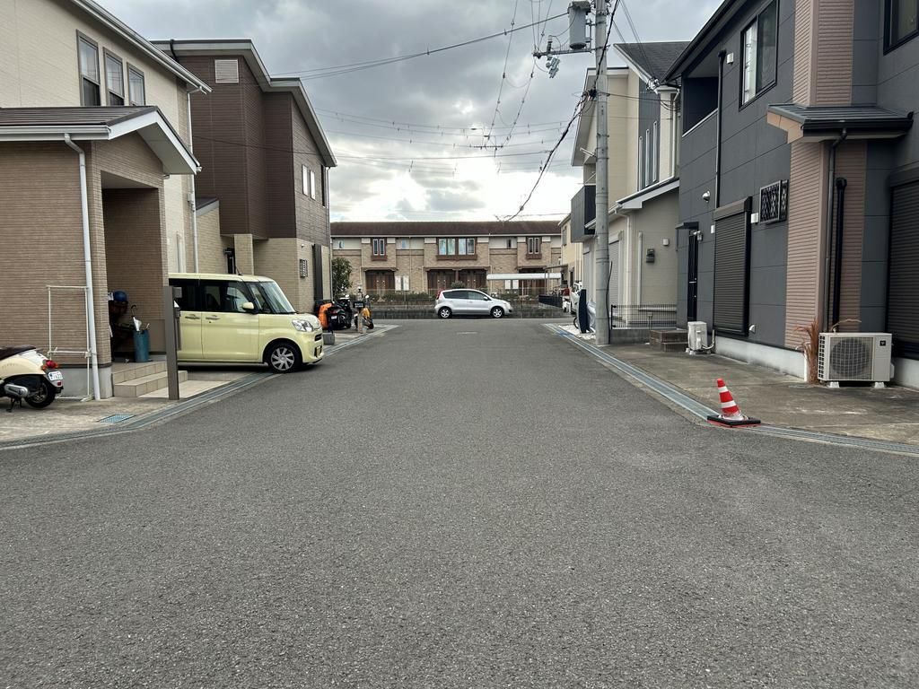 4LDK Detached House for Sale in Hannan City, Osaka - Thumbnail 2