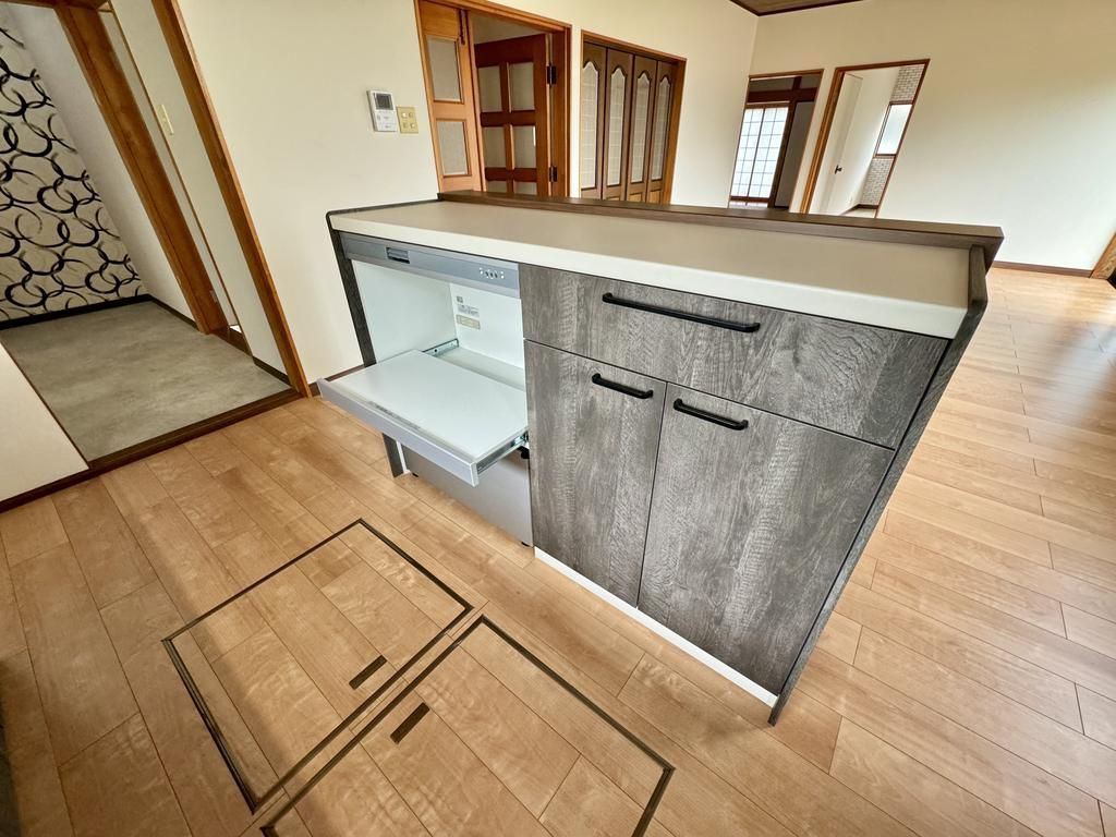 Renovated 6LDK House in Iwade, Wakayama – 186 sqm - Thumbnail 4