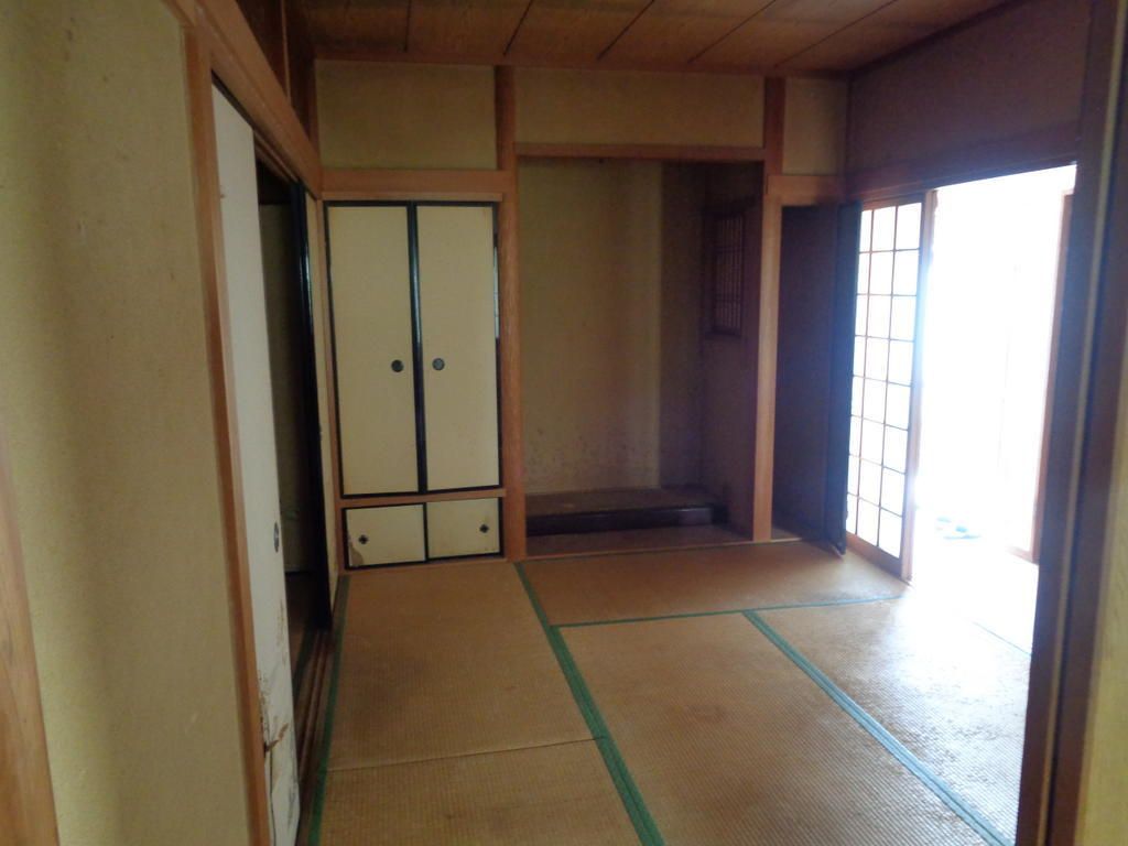 2LDK Detached House for Sale in Higashiosaka, Osaka - Thumbnail 2