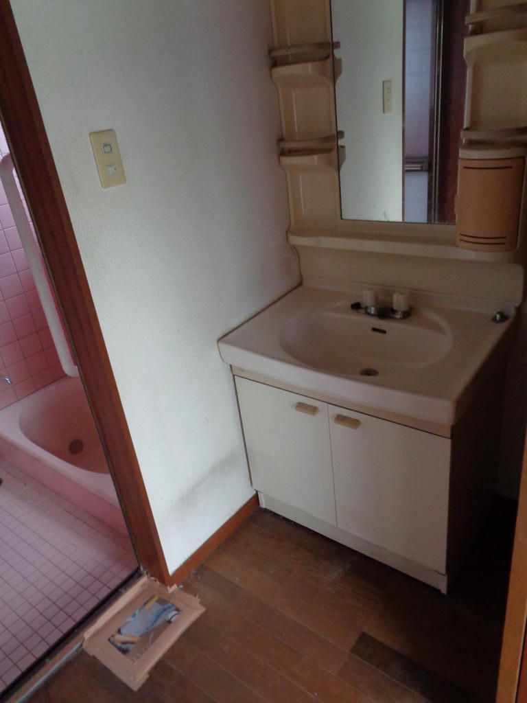 2LDK Detached House for Sale in Higashiosaka, Osaka - Thumbnail 4