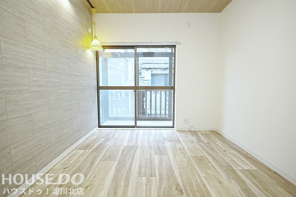 Renovated 3LDK Terrace House Near Tsukamoto Station, Osaka - Thumbnail 2