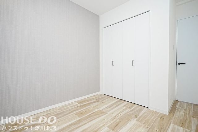 Renovated 3LDK Terrace House Near Tsukamoto Station, Osaka - Thumbnail 4