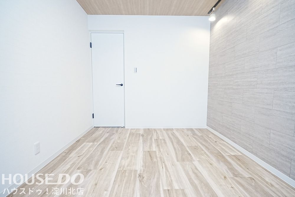 Renovated 3LDK Terrace House Near Tsukamoto Station, Osaka - Thumbnail 3