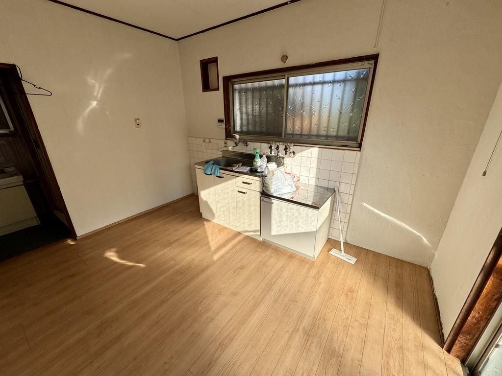 3DK Corner Lot House for Sale in Yao City, Osaka - Thumbnail 3