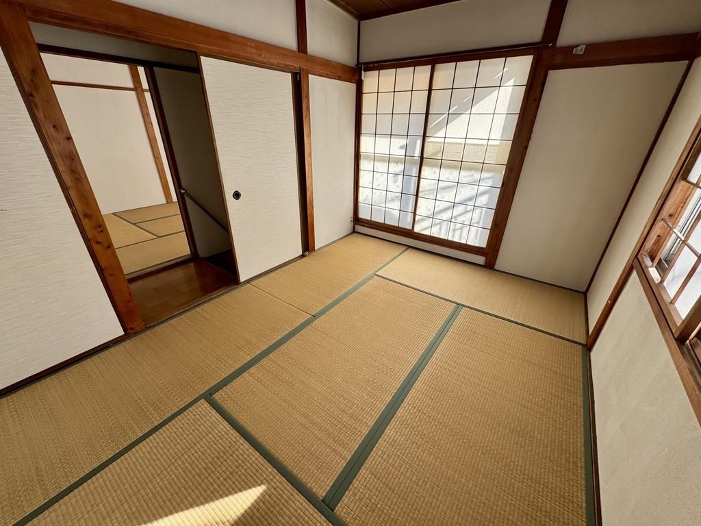 3DK Corner Lot House for Sale in Yao City, Osaka - Thumbnail 4