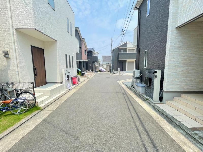 Modern 3LDK House for Sale in Izumi City, Osaka - Thumbnail 2