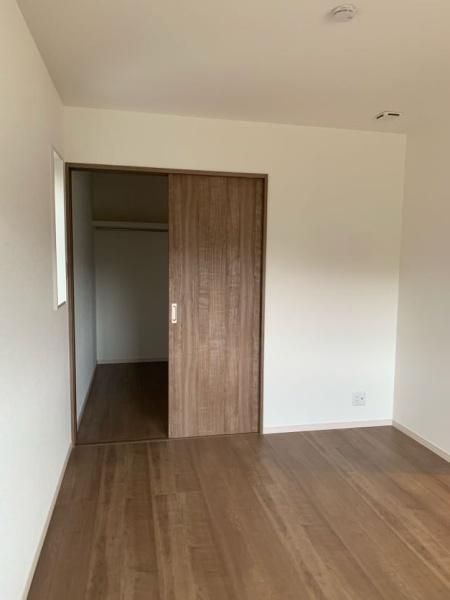 5LDK Modern House for Sale in Kobe's Kita Ward, Hyogo - Thumbnail 2