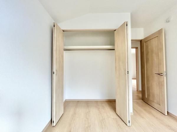 4LDK Modern House with Solar Panels in Sakai, Osaka - Thumbnail 3