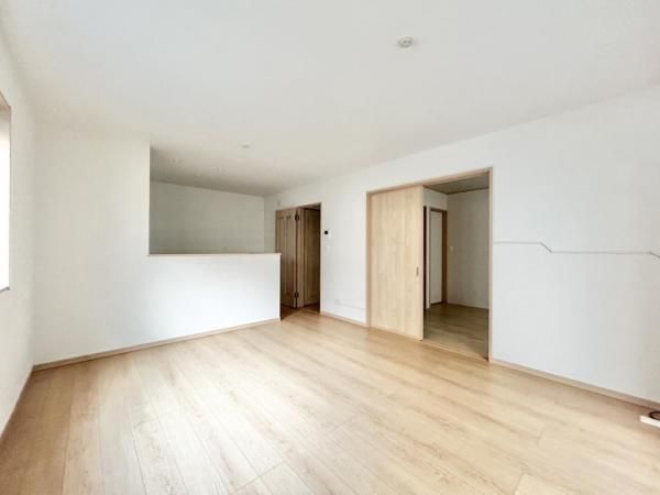 4LDK Modern House with Solar Panels in Sakai, Osaka - Thumbnail 2