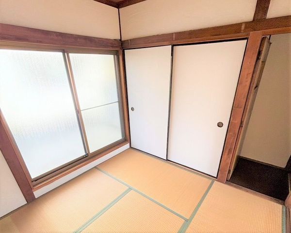 Renovated 4DK Terrace House for Sale in Sakai, Osaka - Thumbnail 2