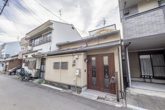 Renovated 100-Year-Old 2LDK Terrace House for Sale in Toyonaka, Osaka - Thumbnail 2