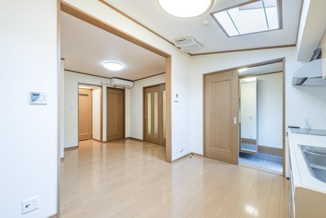 Renovated 100-Year-Old 2LDK Terrace House for Sale in Toyonaka, Osaka - Thumbnail 4