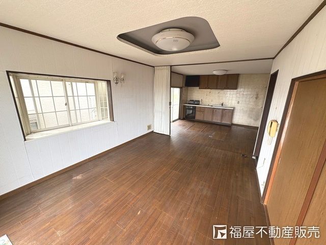 5LDK Family House for Sale in Kobe Suma Ward, Hyogo - Thumbnail 2