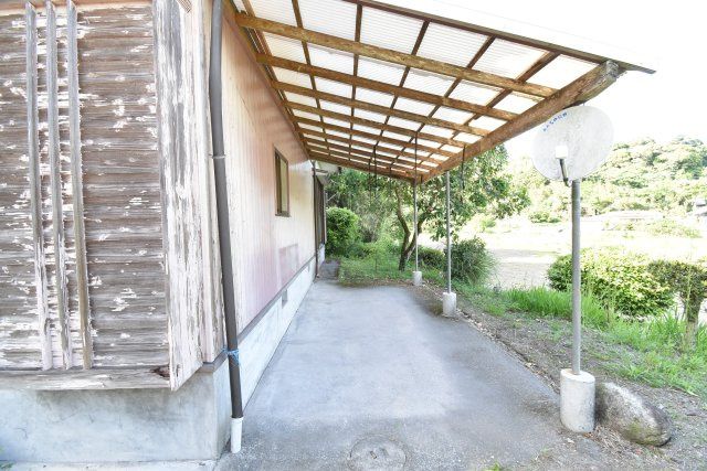 4DK House for Sale in Kanoya, Kagoshima with Large Garden - Thumbnail 3