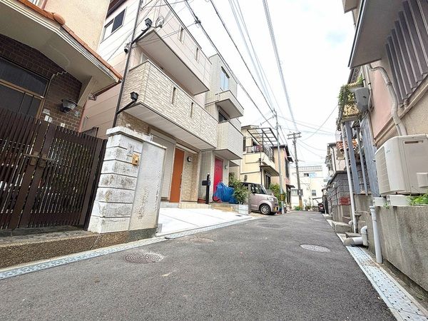 Renovated 3LDK House for Sale in Kobe Nada-ku, Hyogo - Image 1