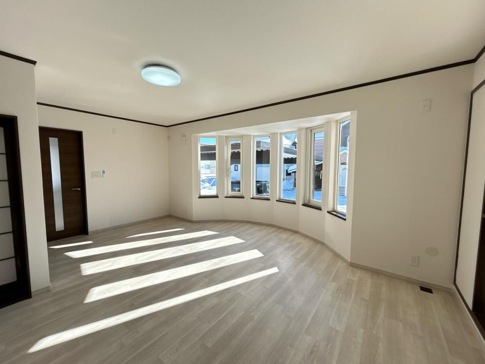 Renovated 5-Bedroom House in Obihiro, Hokkaido | 24.99M Yen - Thumbnail 4