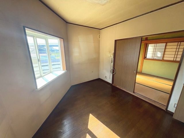 3LDK Wooden House for Sale in Kadoma, Osaka - Thumbnail 2