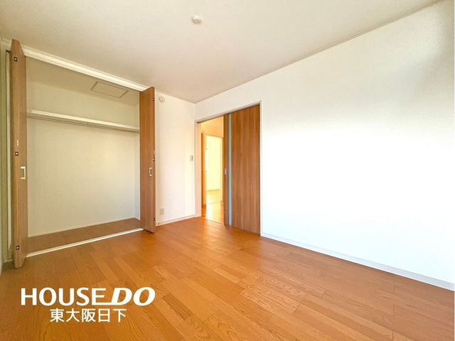 Modern 4LDK House for Sale in Higashiosaka, Osaka - Thumbnail 3