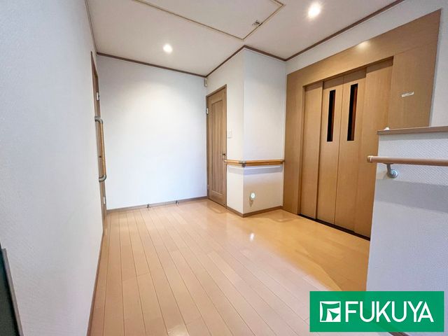 2011 Steel-Frame House with Roof Balcony in Amagasaki - Thumbnail 3