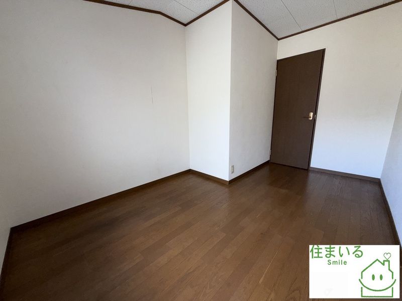 2DK Wooden House for Sale near Nozaki Station, Daito City - Thumbnail 2
