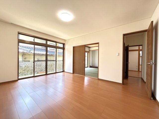 Renovated 5LDK House in Yokkaichi, Mie - 123m² - Thumbnail 2