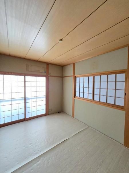 4LDK House for Sale in Kobe's Kita Ward with Mountain Views - Thumbnail 4