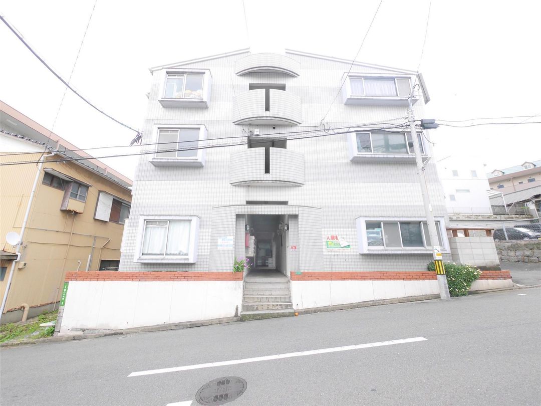 3DK Apartment for Rent in Yahatanishi-ku, Kitakyushu - Thumbnail 2