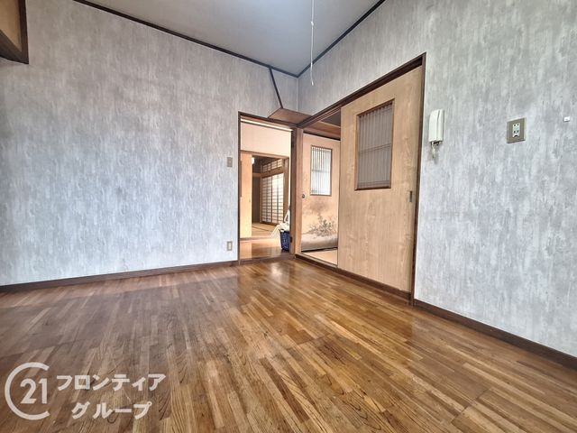 6DK Family Home with Parking for Sale in Yao, Osaka - Thumbnail 3