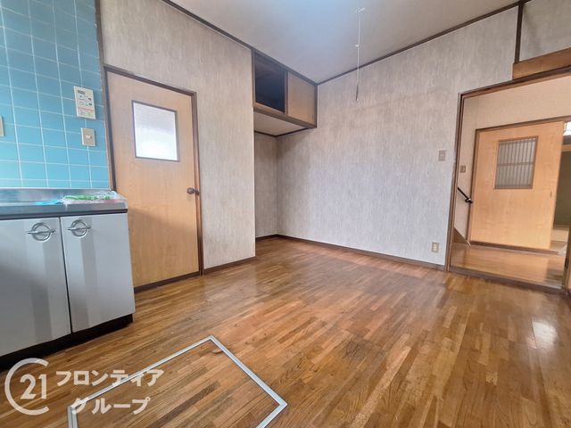 6DK Family Home with Parking for Sale in Yao, Osaka - Thumbnail 4