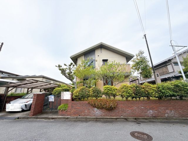 4SLDK House for Sale in Ikoma, Nara - 140.62 sqm - Image 1
