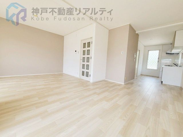 Renovated 3LDK House in Kasugadai, Kobe - 10 Min Walk to School & Supermarket - Thumbnail 2
