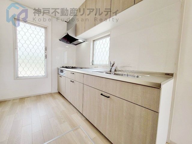 Renovated 3LDK House in Kasugadai, Kobe - 10 Min Walk to School & Supermarket - Thumbnail 3