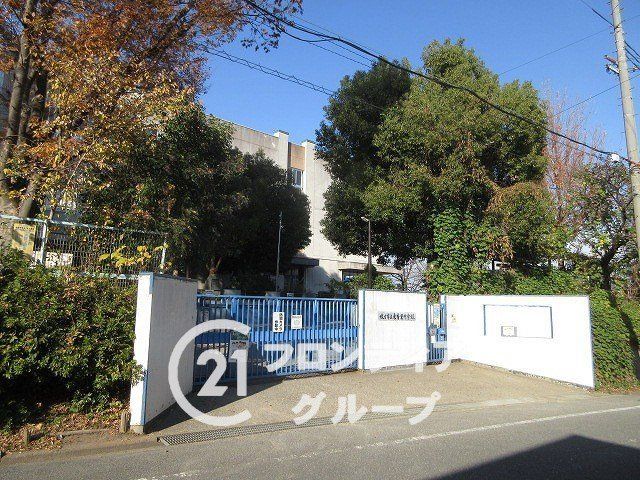 Renovated 4LDK House for Sale in Hirakata, Osaka - Thumbnail 2