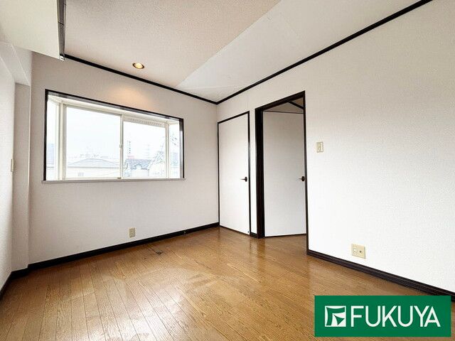 5LDK Steel-Frame House for Sale in Yao, Osaka - Thumbnail 2