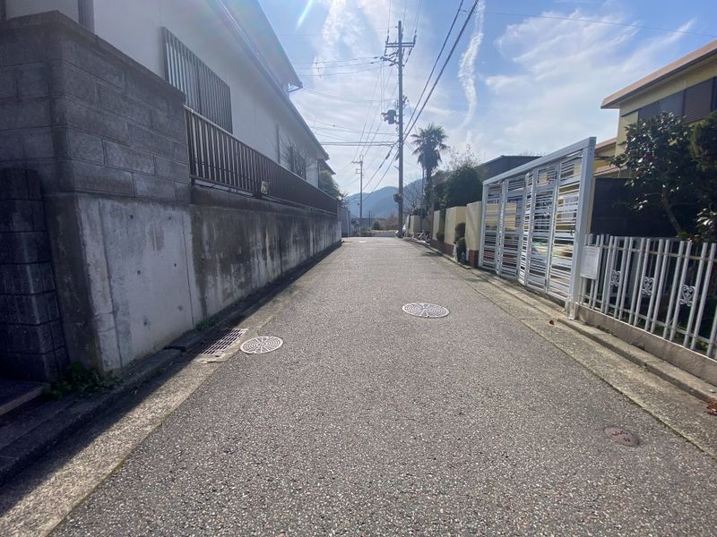 Modern 3LDK House with Garden near Arimaguchi Station, Kobe - Thumbnail 2