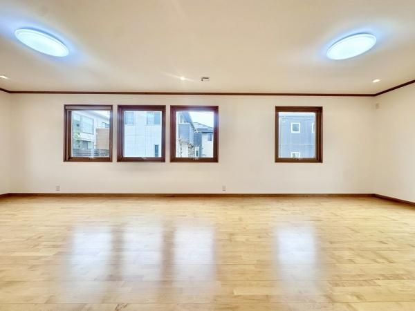 Renovated 3LDK Detached House in Kobe's Tarumi Ward - Thumbnail 4